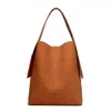 Song Mountain tiene un bolso con correa para colgar, un bolso de hombro, un bolso tipo cubo, un diseño de alta gama, una gran capacidad, un juego de bolsos y un bolso de axila para el trabajo, disponible para venta al por mayor