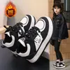Zapatos Deportivos Infantiles 2026 Otoño/Invierno Nuevo Estilo Más Terciopelo Zapatos de Skate para Niños Zapatos Dobles de Algodón para Niñas Zapatos Casuales para Correr para Niños Medianos y Grandes