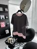 26 Camisa de Algodón Texturizado de Toque Frío, Estilo Nuevo de Principios de Primavera, con Etiqueta Metálica y Bordes en Contraste, Corte Holgado, Camisa de Manga Corta Falsa de Dos Piezas