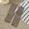 Calcetines de punta dividida para mujer otoño e invierno algodón calcetines de dos dedos zuecos chanclas calcetines de dos dedos calcetines para el pulgar pezuña de cerdo calcetines de media pantorrilla para mujer
