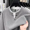 Tricôs populares de outono e inverno do TikTok: suéter com gola dupla em V, malha masculina, top versátil e moderno para usar como base