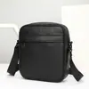 Bolso Cruzado para Hombre de Piel de Vaca de Primera Capa Cuero Genuino Bolso de Hombro Casual Multibolsillo para Viajes Diarios Bolso Cruzado Pequeño Venta al por Mayor Personalizada