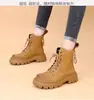 Botas Martin de cuero suave con suela gruesa para mujer, nuevo estilo fino de primavera y otoño 2026, botines de moda británica, botines populares para combinar con faldas