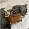 Bolso Retro de Nicho Coreano para Mujer Otoño e Invierno 2025 Nuevo Bolso de Hombro Cruzado de Moda Bolso de Viaje de Alta Gama