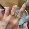 Anillo de Diamantes Brillantes Dorados de Alta Resistencia Estilo Old Money, Lujo Ligero, Elegante, Lujoso, Gama Alta, Nicho, Único, Anillo para Dedo Índice Estilo Vintage