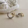 Pendientes de Estrella de Cinco Puntas de Dos Colores Nuevos y Sencillos Estilo Hong Kong Moda Nicho Versátiles Pequeños Pendientes de Estrella para Mujer