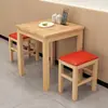 Mesa de comedor de madera maciza, adecuada para restaurantes comerciales, apartamentos pequeños y uso doméstico; diseños rectangulares y cuadrados disponibles