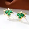 Pendientes de Moda Transfronterizos Color Dorado Gota de Agua Esmeralda Circonita Hoja de Arce, Estilo Lujo Ligero, Pendientes Versátiles Completos de Diamante para Otoño e Invierno