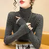 Camiseta interior térmica de cuello alto a rayas blancas y negras para otoño e invierno para mujer 2026, moderna y elegante, top cálido