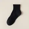 Calcetines de hombre desodorantes absorbentes de sudor primavera y otoño cuatro estaciones calcetines de algodón calcetines deportivos para mujer al por mayor