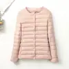 Chaqueta corta de plumón de moda para mujer, adecuada para transmisiones en vivo, ligera y moderna para otoño e invierno