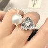 Anillo de lujo ligero con forma de rosa y flor de celebridad cibernética para mujer, estilo planta, estilo Liu Yifei, estilo fragante, anillo de camelia con perla.
