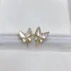 Joyería hecha a mano DIY aretes de perlas, soportes de aretes vacíos, accesorios, aretes clásicos de mariposa de nácar natural, suministro al por mayor