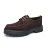 Sapatos masculinos de couro de tamanho grande para uso transfronteiriço, sapatos de trabalho estilo britânico, sapatos casuais de camurça com sola grossa e aumento de altura, sapatos masculinos versáteis para escritório