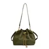 Bolso Cubo para Mujer Cruzado de Lujo Accesible Gama Alta Nicho Retro Gamuza Escarchada Bolso de Hombro para Commuter Otoño e Invierno para Mujer