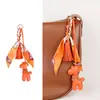 Bolsa de jirafa de moda de alta gama, estilo nuevo, versátil, linda, colgante, borla de bufanda de seda, accesorio de regalo pequeño, transfronterizo