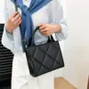 Bolso Tote Grande de Estilo Europeo y Americano con Relieve de Gran Capacidad Simple para Mujer 2025 Nuevo Bolso Acolchado de Moda Tendencia
