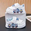 Nuevos Zapatos Infantiles para Niñas y Niños Primavera y Otoño 2026, Zapatos de Piel Blancos, Tenis de Moda Bajos de Dibujos Animados