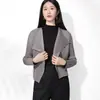 Top Cardigan com Lapela Inspirado no Design Miyake para Mulheres, Jaqueta Curta Casual Versátil da Moda com Manga Longa para Mulheres, Novo Estilo Primavera e Outono