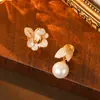 Pendientes de Plata con Baño de Oro Real, Aguja de Plata, Pétalo de Gota de Aceite, Perla, Pendientes Estilo Retro Francés de Corte, Pendientes Ligeros de Lujo de Gama Alta