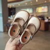 Sapatos de Princesa de Couro para Meninas 2026 Primavera e Outono Preto Solado Macio Sapatos Individuais para Meninas Sapatos Pequenos de Couro para Crianças Sapatos de Performance para Alunos do Ensino Fundamental