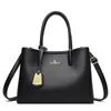 Nova Bolsa para Mãe de Meia-idade 2024 Texturizada Atmosférica Bolsa Feminina Grande Capacidade Bolsa de Mão Feminina Versátil Bolsa de Ombro Transversal