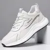 Novos Sapatos Masculinos Primavera e Verão Couro Superior Tênis de Solado Macio Sapatos Casuais Leves Masculinos Sapatos de Couro Quentes com Forro de Lã Esportivo Versátil