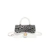 Bolsa de Mão Quadrada Pequena com Estampa de Leopardo Estilo Coreano para Revenda Bolsa Feminina 2025 Inverno Nova Moda Bolsa de Ombro com Costura Bolsa Transversal para o Dia a Dia