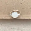 Anillos de Alta Gama en Blanco y Negro para Mujer, Anillos Abiertos Versátiles Apilables de Personalidad de Nicho Estilo Ins, Anillos de Moda para el Dedo Índice