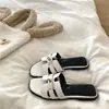 Sandalias de Playa de Nicho de Gama Alta 2025 Nuevas de Primavera/Verano de Moda Planas para Mujer para Uso en Exteriores