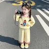 Conjunto de Moletom Estiloso Soltinho Primavera/Outono para Meninas Novo 2026 Conjunto Casual Fofo de Duas Peças para Bebê Menina Início do Outono