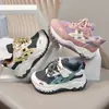Zapatillas casuales de moda para niños, versátiles, de suela blanda, nuevo modelo de principios de otoño 2026, zapatillas de correr unisex para niños con retazos