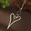 Llegada Nueva Transfronteriza Colgante Largo Geométrico Hueco Falso Amor Corazón Hebilla de Tirar Simple para Mujer Sentido de Alta Gama Collar
