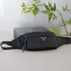 P Lada Bolsa Casual de Cuero Genuino Europeo y Americano con Tela de Nylon Bolsa Triángulo Estándar de Paracaídas Riñonera para Unisex Bolsa de Pecho