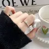Anillo de Zirconia de Lujo Ligero Estilo Ins de Moda Versátil para Mujer, Simple y Único con un Toque de Alta Gama, Joyería de Diseño Abierto Ajustable