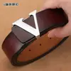 Cinturón de Cuero Genuino Versátil de Moda para Hombres Jóvenes, Cinturón de Hombre Liso con Letras Casual de Negocios, Venta al por Mayor de Fabricante de Tendencia