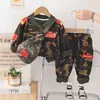Conjunto de Dos Piezas de Moda Primaveral para Niños, Conjunto Trendy de Sudadera con Cuello de Solapa Camuflada Estilo Coreano para Primavera y Otoño