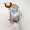 Bolso pequeño de diseño único para mujer, nuevo y moderno bolso cubo tejido a mano de alta gama 2026, bolso cruzado versátil de Instagram