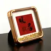 Canto imitação de cobre estilo chinês com fundo vermelho e letras douradas, um presente para o sucesso nos exames, um ornamento de mesa para o escritório