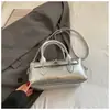 Bolso de mano de alto valor para mujer, nuevo lanzamiento primavera 2026, moderno y a la moda, de mano, de un solo hombro, cruzado, bolso tipo Boston almohada