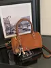 Bolso de mano retro de cuero esmerilado europeo y americano 2025, bolso de hombro de cuero PU moderno para mujer, bolso cruzado de alta calidad de moda