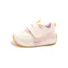 Tênis esportivos infantis para meninas, modelos populares de primavera e outono, sapatos macios para bebês, tênis casuais estilosos para meninos, confortáveis e versáteis