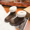 Botas de neve femininas com sola grossa, novo estilo inverno 2026, forradas com fleece e espessadas para aquecimento, botas Martin impermeáveis