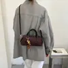 Bolso de mano para mujer estilo comercio exterior, retro, con acabado mate, perfecto para otoño, con una estética europea y americana única, que irradia un ambiente sofisticado y de alta gama, adecuado como bolso de hombro o bolso cruzado.