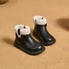 Botas de Algodão para Meninas 2026 Inverno Novo Estilo Botas de Couro com Pelo para Meninas Botas Martin com Pelúcia Botas de Neve Botas Curtas Sapatos de Algodão para Crianças