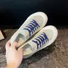Sapatos de Lona Versáteis e Estilosos Estilo Coreano com Sola Grossa Super Modernos Confortáveis Leves para Verão 2026 Tênis Esportivos Casuais Novos para Mulheres