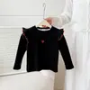 Camiseta básica de manga longa estilo coreano para meninas, top básico para primavera e outono com mangas bufantes, camiseta fofa e estilosa com estampa de coração para meninas pequenas