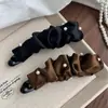 Tan Chic~ Pinza de Plátano Pequeña de Perlas Pinza Vertical Pinza Sencilla para Cola de Caballo Pasador de Gama Alta Accesorio Coreano Elegante para el Cabello Tocado Ins