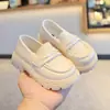 Mocasines estilo británico para niños 2026 primavera y otoño nuevos zapatos sin cordones para niñas, zapatos de cuero Mary Jane de suela gruesa