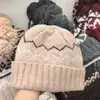 Nuevo Gorro de Punto Estilo Coreano Estilo Fair Isle para Mujer en Otoño e Invierno, Cálido y Protector de Orejas, Resistente al Frío y que Favorece el Rostro, Gorro Pequeño de Lana
